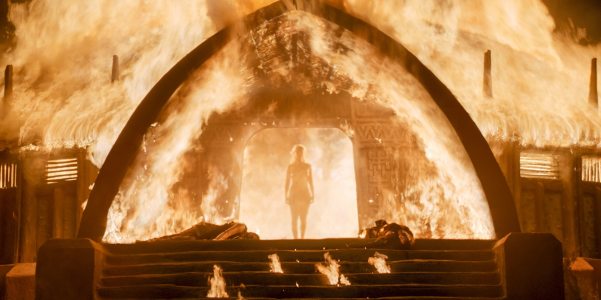 Game-of-Thrones-Daenerys-Targaryen-in-the-flames