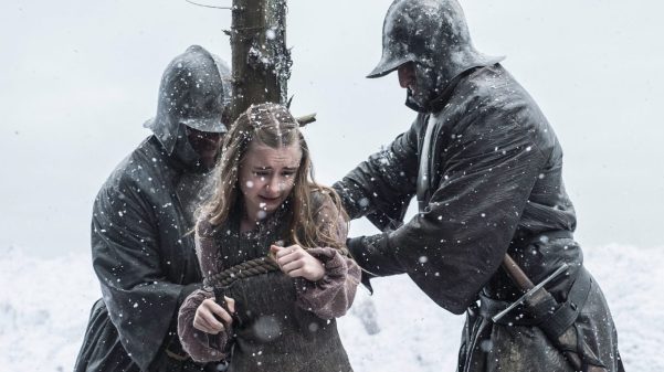 Game-of-Thrones-Season-5-Shireen-Baratheon-is-burned-at-the-stake-1366x768